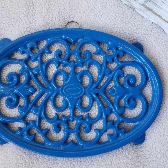 Blue Trivet Oval Cast Iron Metal Wall Table Kitchen Home Decor Vintage Design - Picture 11 of 15